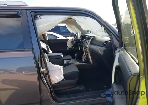 2016 Toyota 4Runner Sr5 z USA, uszkodzony, nr VIN JTEBU5JR4G5309289